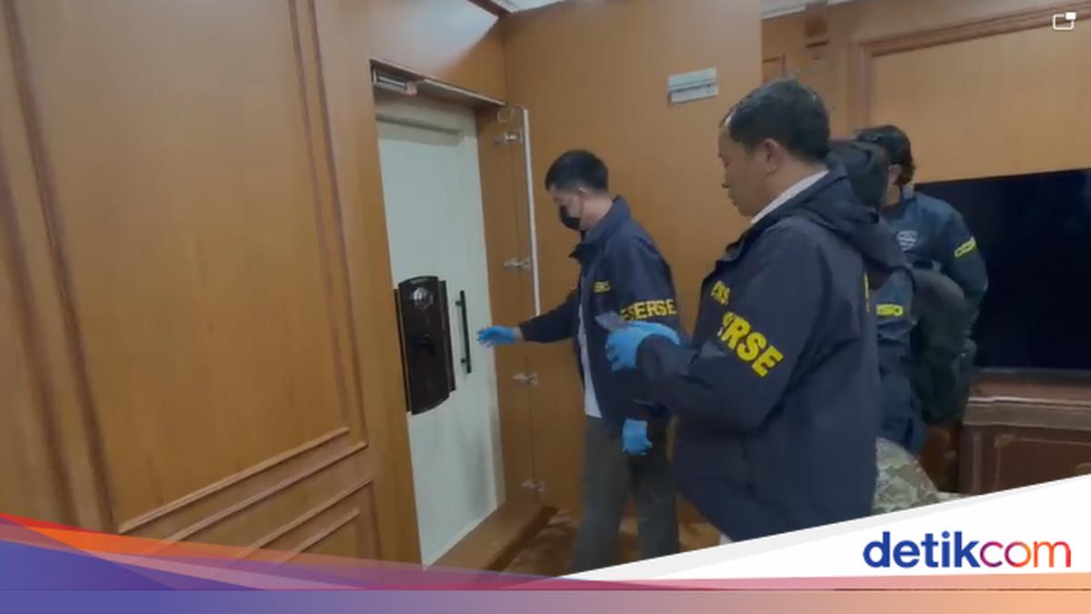 Police Discover Large Hidden Safe in Bogor Home During Corruption Raid