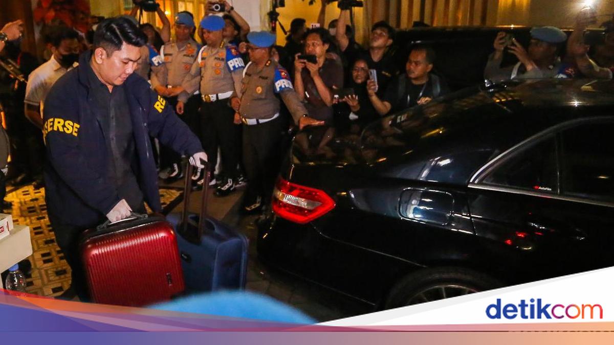 Police Raid 12 Locations Including Cafe de'Clan in Three Corruption Cases