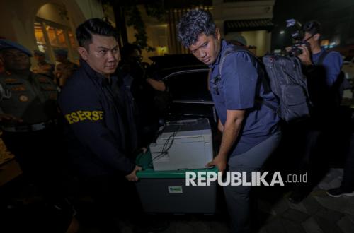 Police Seize Rp 67 Billion from Raids on de Clan Restaurant and Money Changer