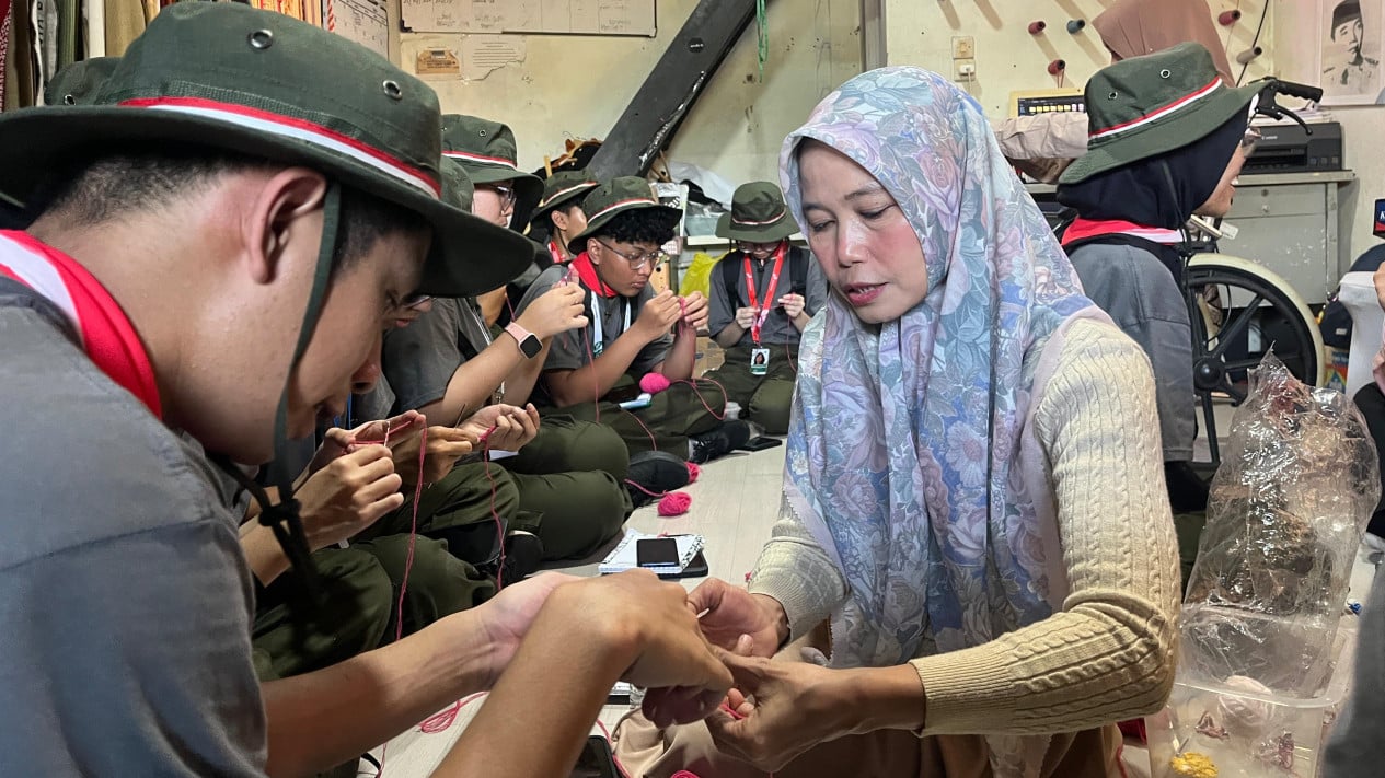 Inspiring Bandung's Green Warriors, Pertamina Empowers Disabled Artisans in Kampung Rajut