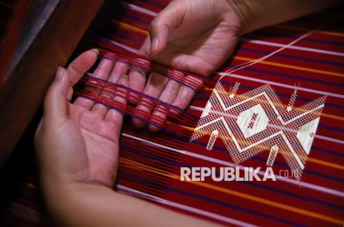 Preserving the Karo Ulos: A Traditional Weaving Legacy Since the 14th Century