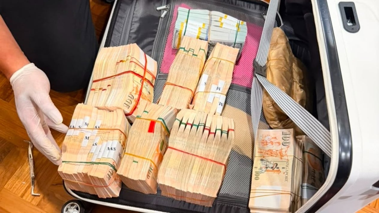 Apart from 74 Kg of Gold, Nearly Half a Trillion Rupiah in Cash Seized from Sentul House