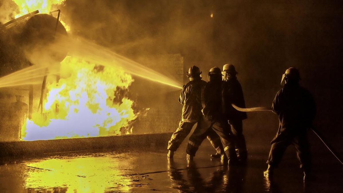 Plastic Factory Fire in Tangerang Causes Estimated Losses of Rp2 Billion