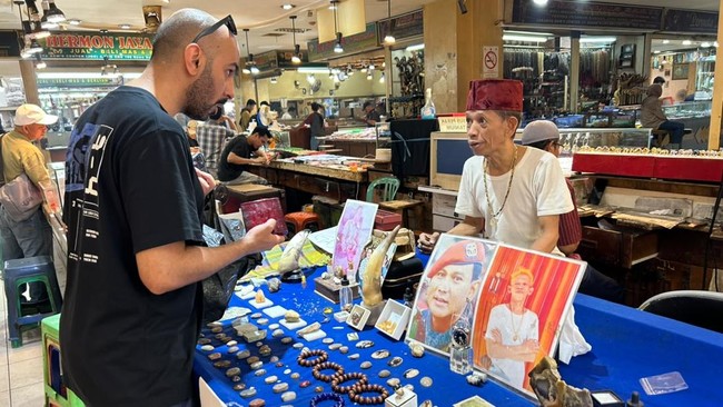 Once Booming, a Strange Phenomenon Now Haunts Jakarta's Gemstone Paradise