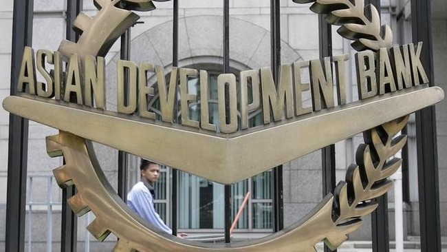 ADB Forecasts Asia-Pacific Growth to Slow to 4.9% in 2026