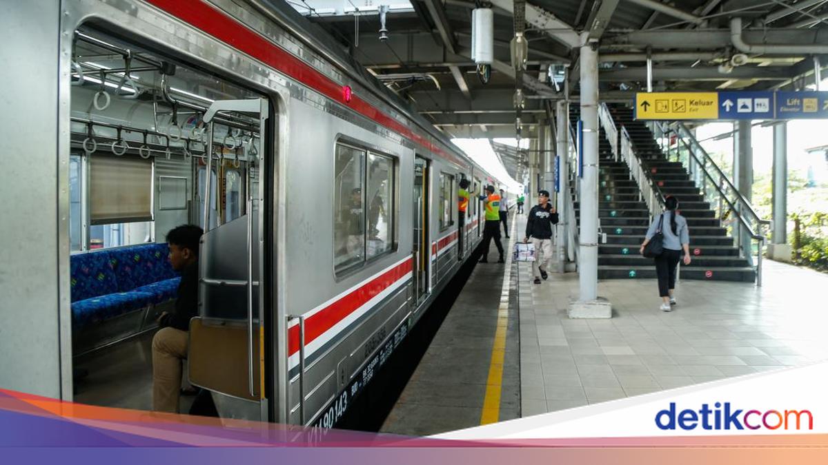 Man Ejected from Bekasi Line KRL for Vaping on Train