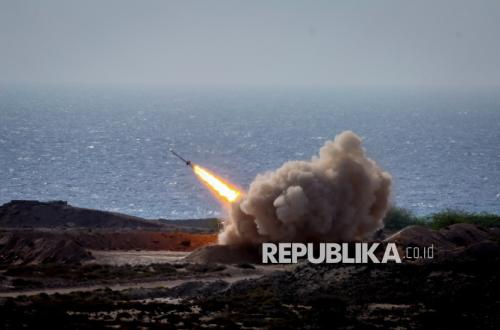 IRGC Launches Missile and Drone Strikes on US Military Bases in Kuwait and Bahrain in Retaliation