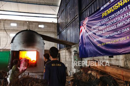Tanjung Priok Customs Destroys Long-Stay Imported Goods to Boost National Logistics Flow