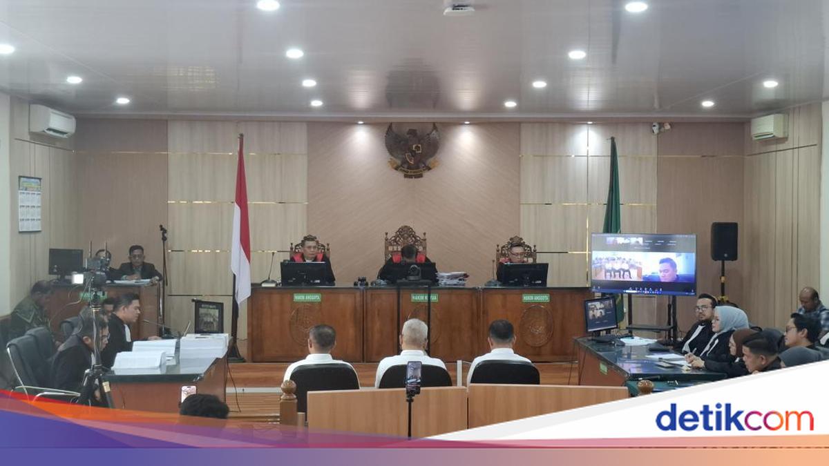 Suspended Riau Governor Demanded 8.5 Years in Prison in 'Thug Levy' Case