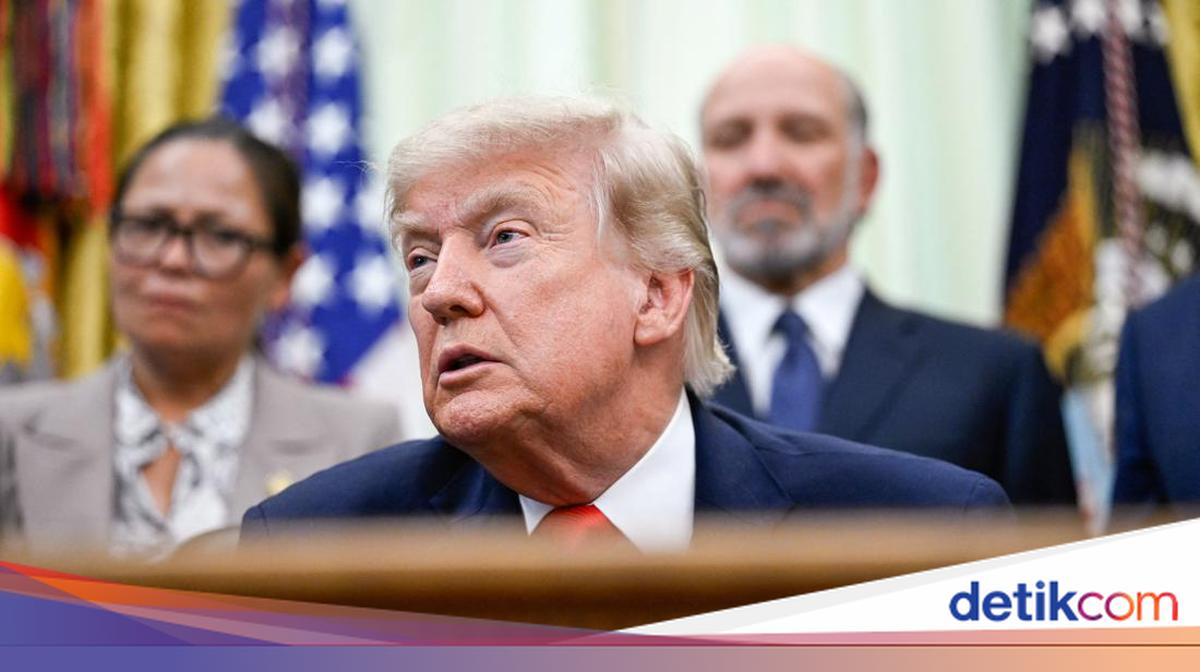 Trump Threatens Heavier Bombing if Iran Continues Attacks in Hormuz