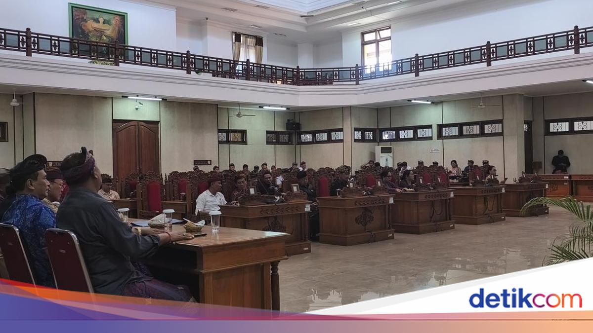 Buleleng DPRD Plenary Delayed by Two Hours Amid Low Attendance