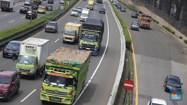 Overloaded Trucks Still Rampant, Causing 'Horror' Effects on Toll Roads