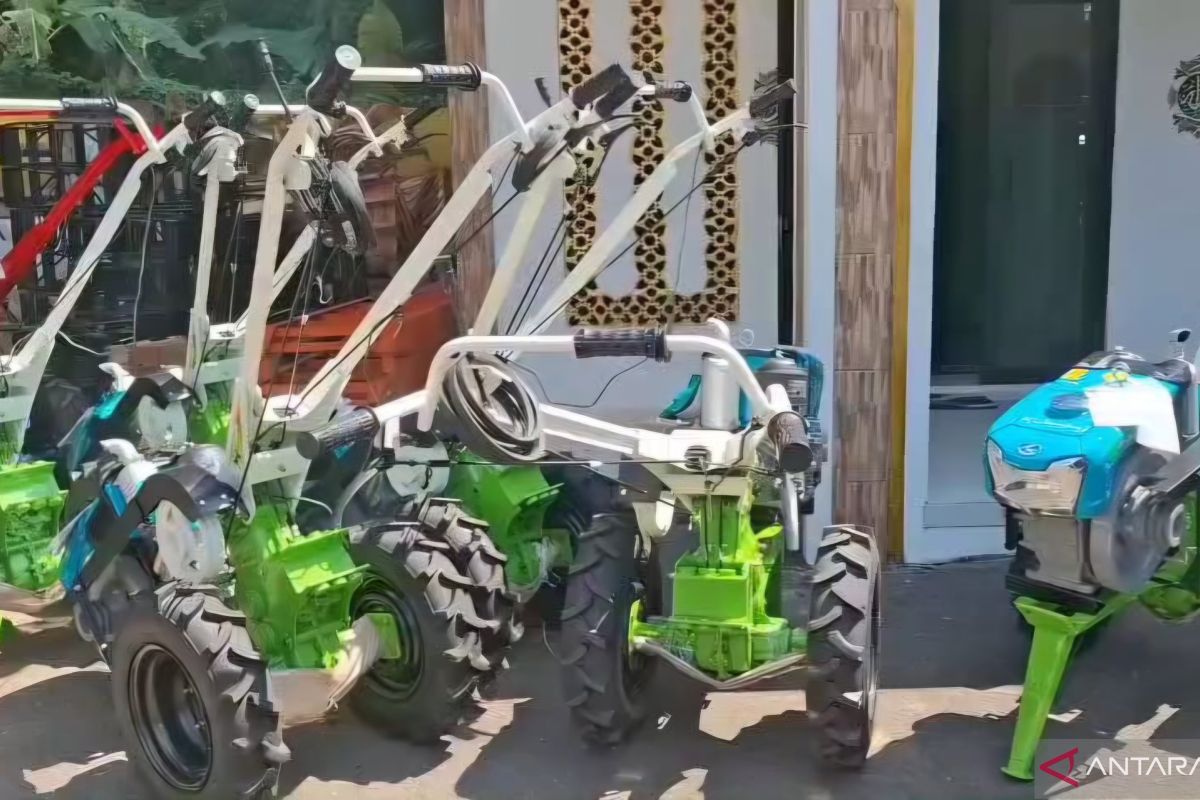 Sumedang Agriculture Office Distributes 16 Tractors to Boost Food Production