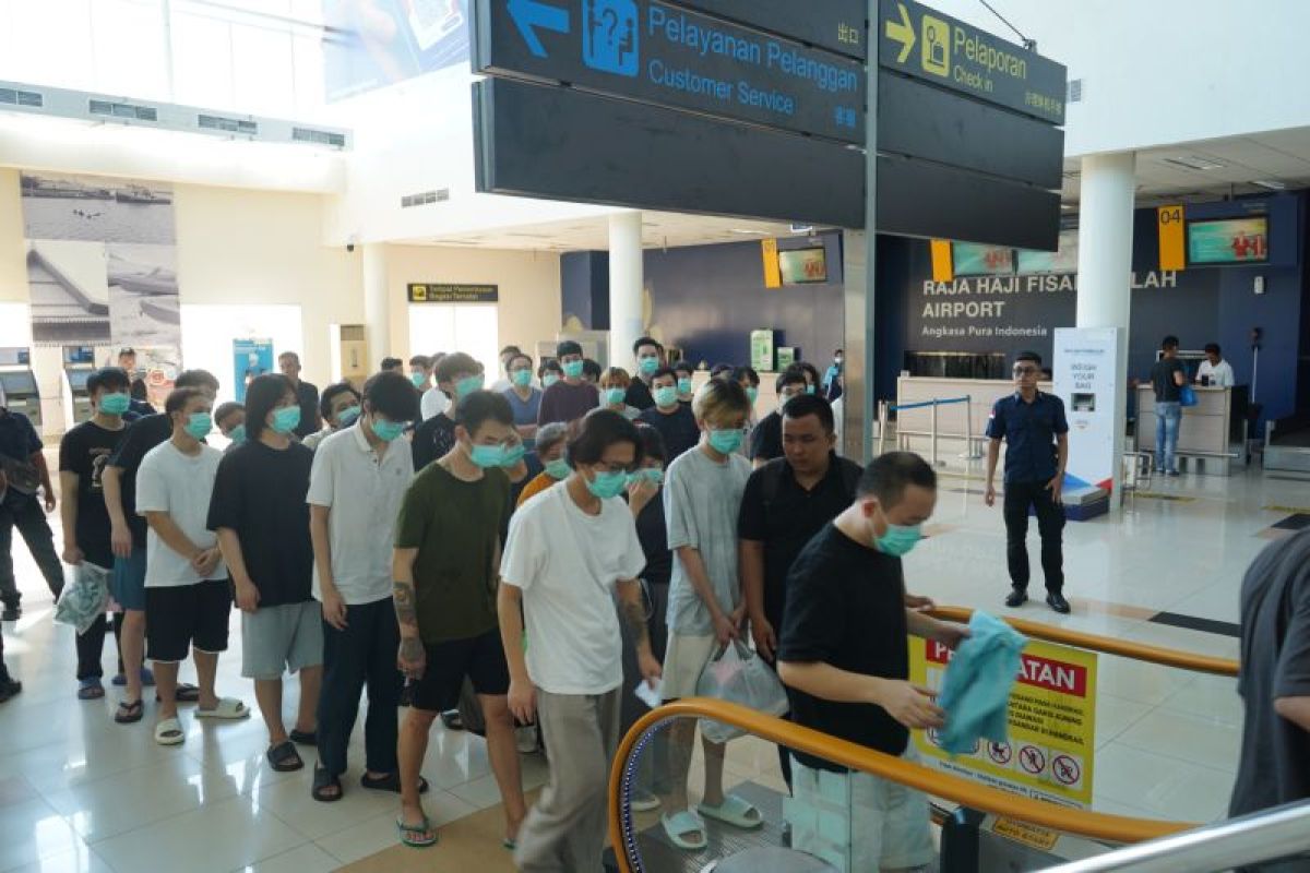 Tanjungpinang Immigration Detention Centre Deports 67 Chinese Nationals