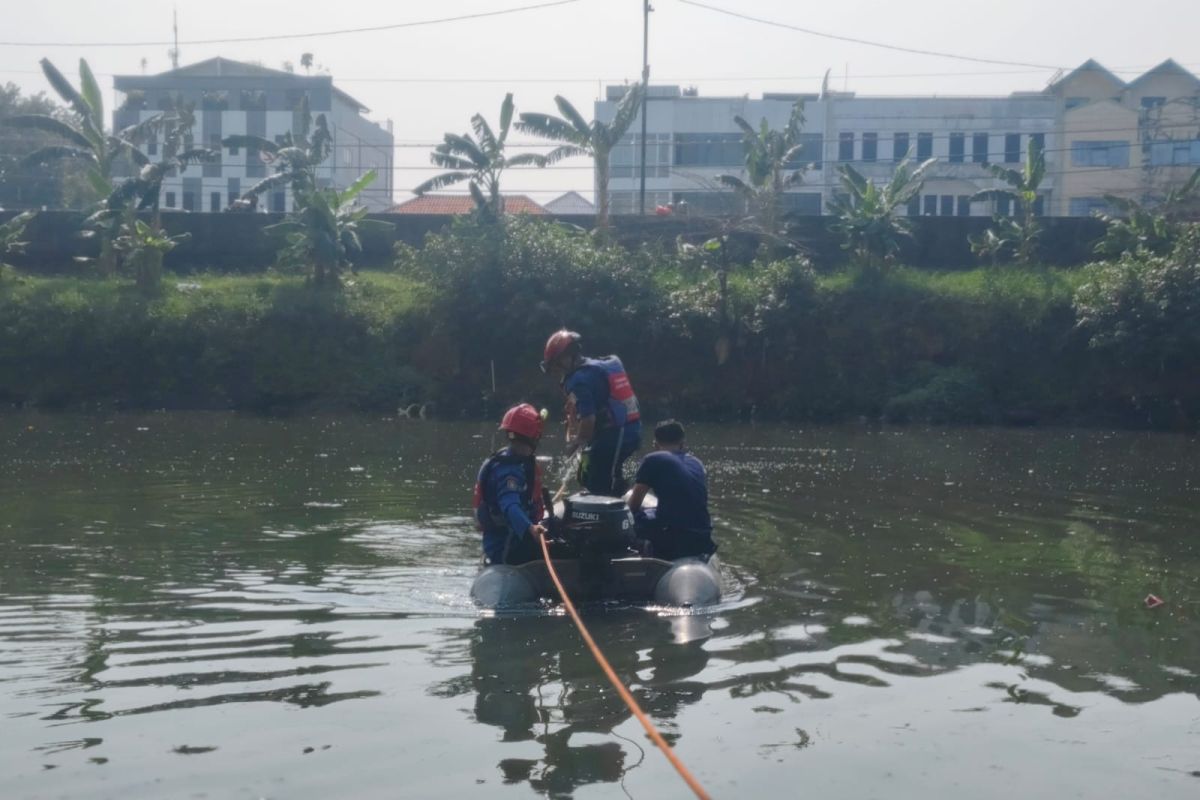 Youth Missing in Ciliwung River After Fleeing Unidentified Pursuers