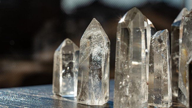 Young Chinese Ditch Designer Goods for 'Lucky' Crystals