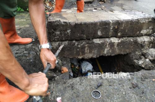 Three Workers Die in Cipayung Culvert, Suspected Gas Poisoning