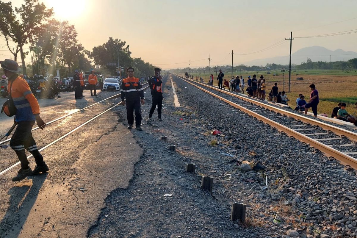 Ranggajati Train Service Disrupted Following Nganjuk Level Crossing Accident