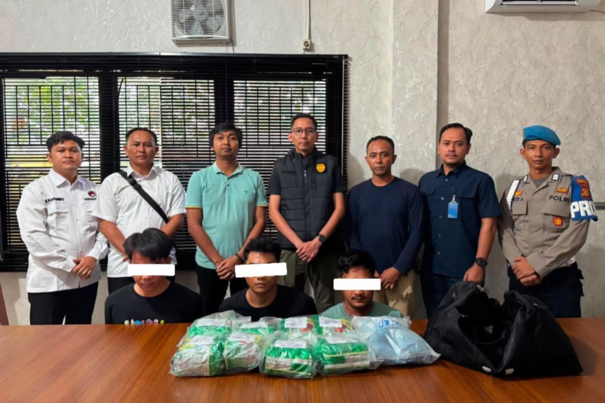Bengkalis Police Seize 8 kg of Methamphetamine and 5,000 Ecstasy Pills