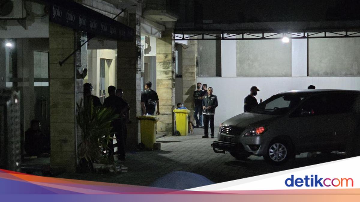 Empty Shophouse in Cipete Searched in Connection with Corruption Case