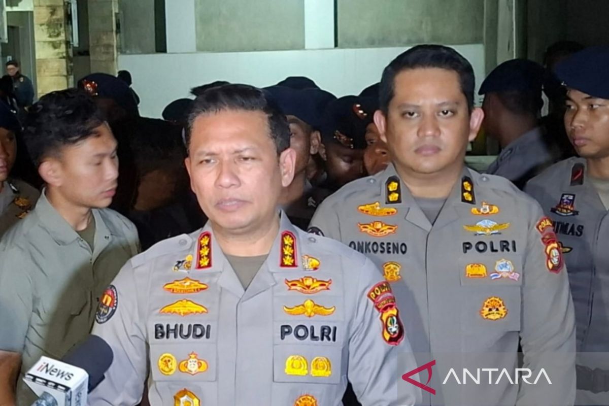 Police Seize Documents and Computers in 13th Raid of Corruption Case