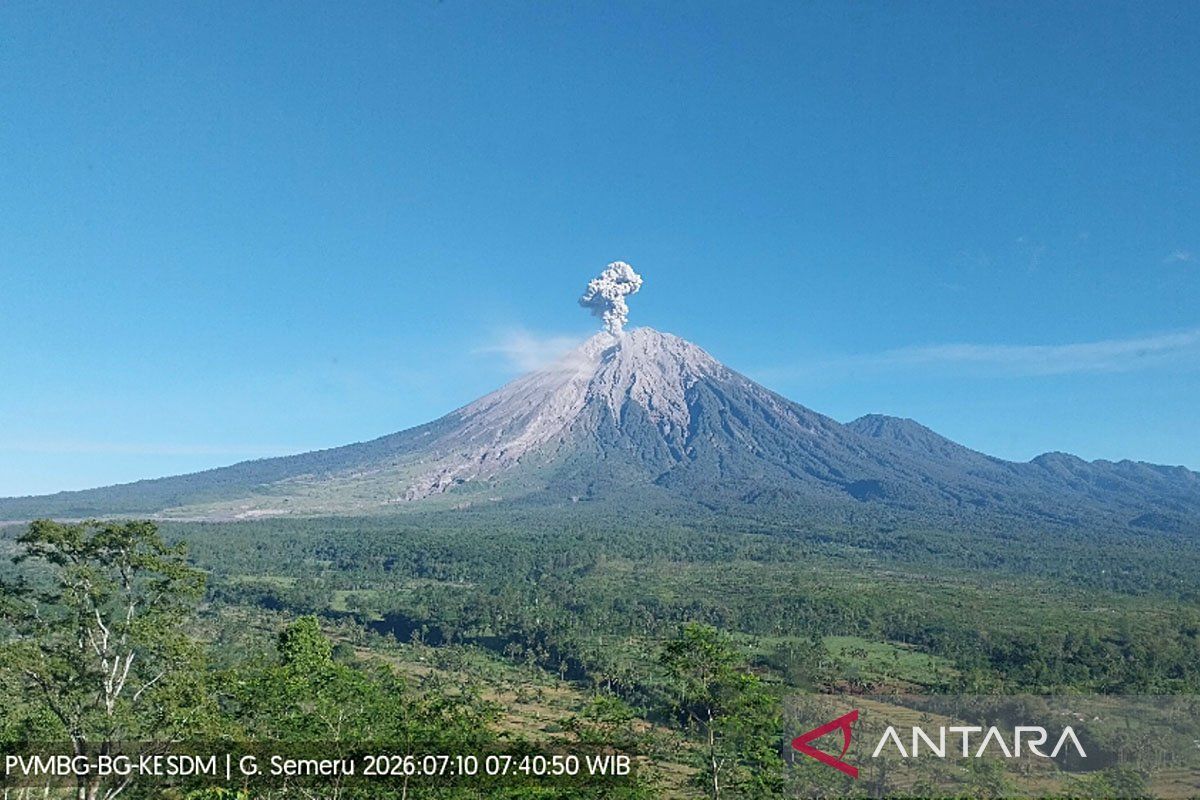 Mount Semeru erupts six times, ash column reaches 1.3 km
