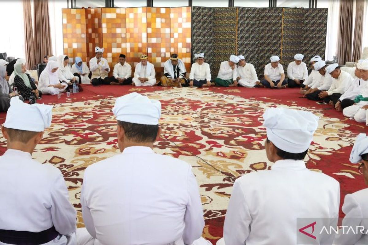Gorontalo Customary Council Awards Posthumous Title to Rahmat Gobel