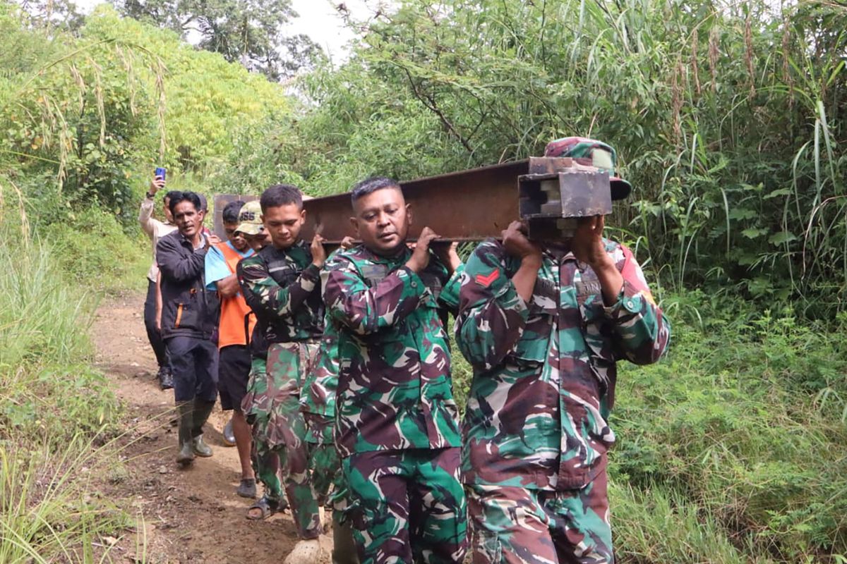 TNI Builds Bailey and Suspension Bridges in Remote Gayo Lues, Aceh