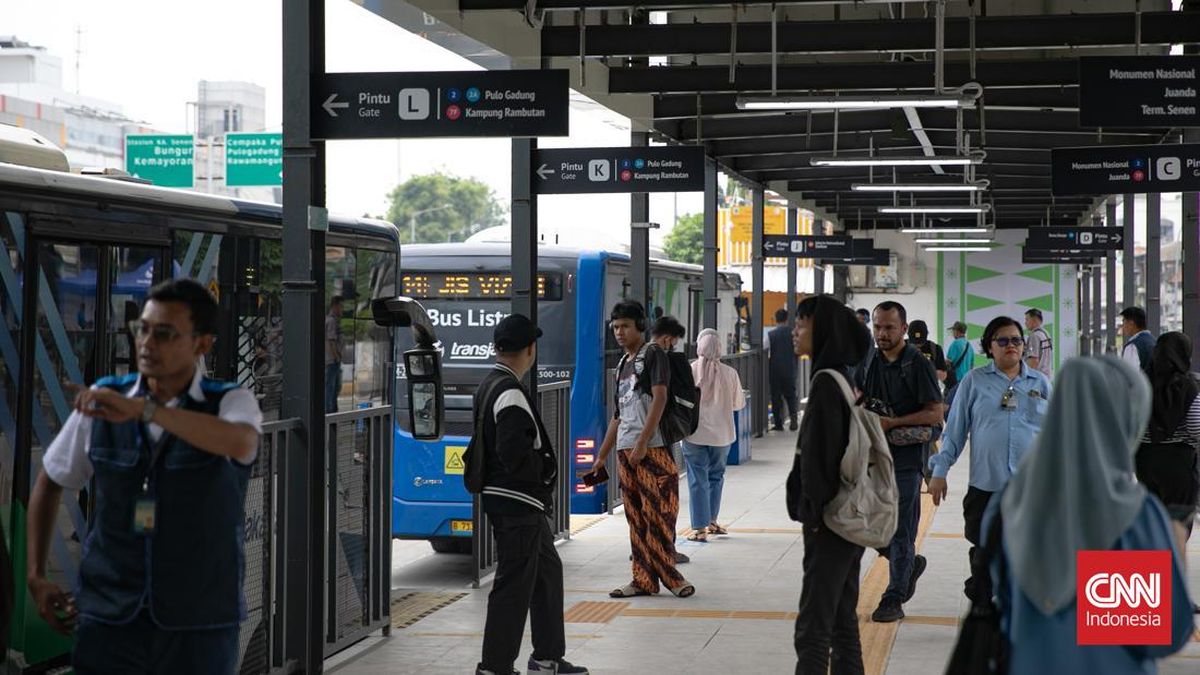 Jakarta Residents Appreciate Transjakarta's Increasing Comfort, Modernity, and Integration