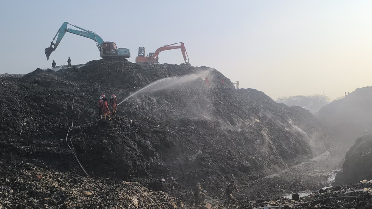 Manggala Agni and Joint Task Force Extinguish Fire at Jatiwaringin Landfill