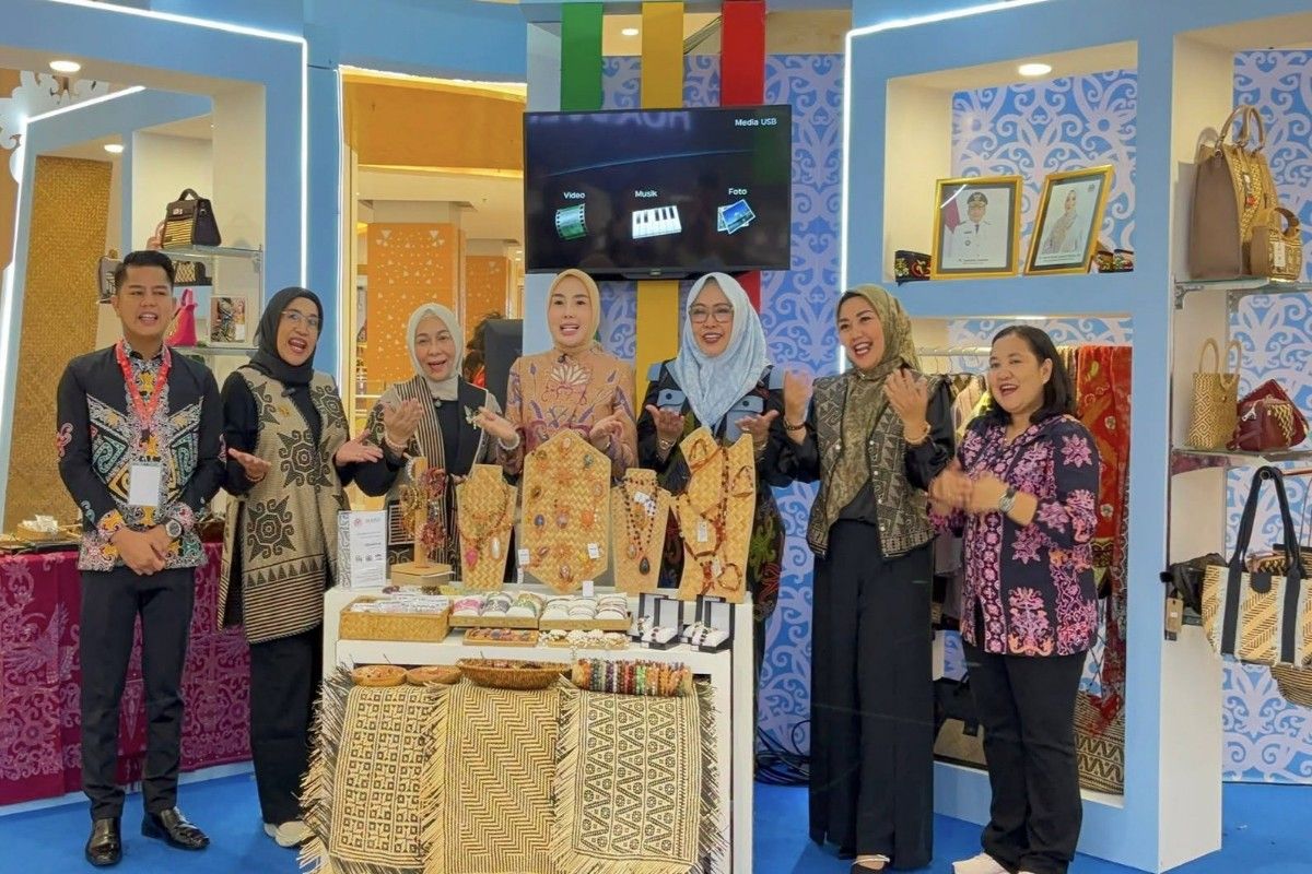 Central Kalimantan Promotes Regional Flagship Products at National Craft Exhibition