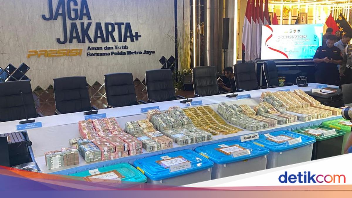 Police Display Gold Bars and US Dollars Seized in Raids on Three Corruption Cases
