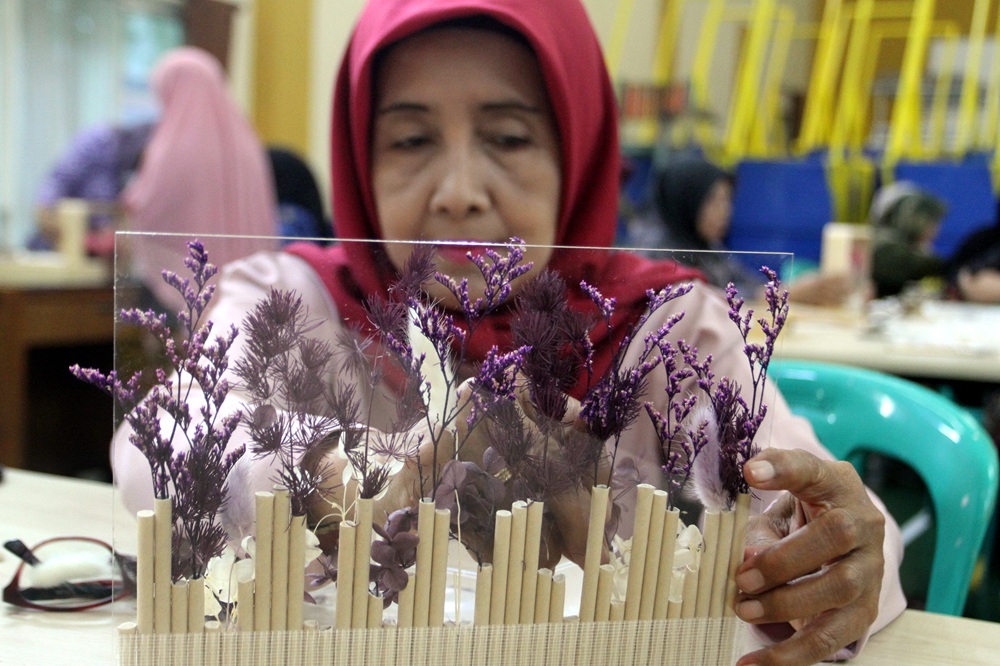 Indonesia's Ageing Population: Centenarians Recorded as Elderly Numbers Surge