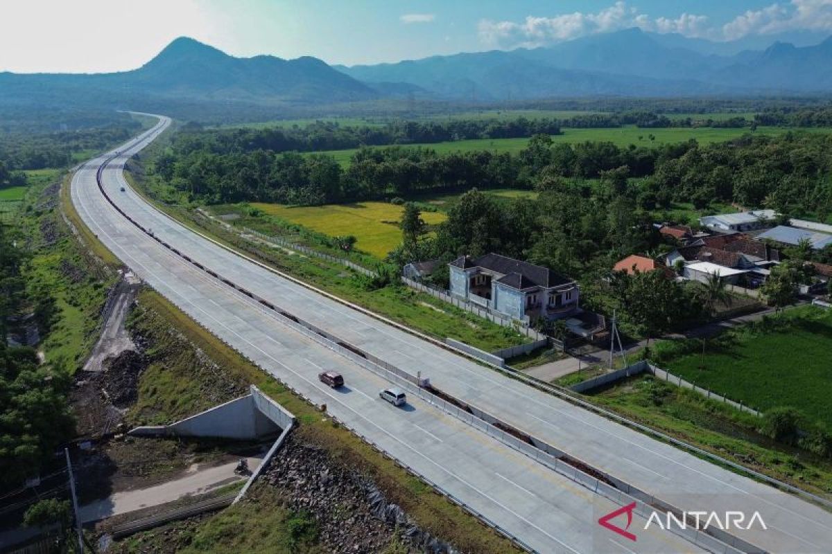 Bondowoso proposes temporary opening of Prosiwangi toll road to prevent Pantura route congestion