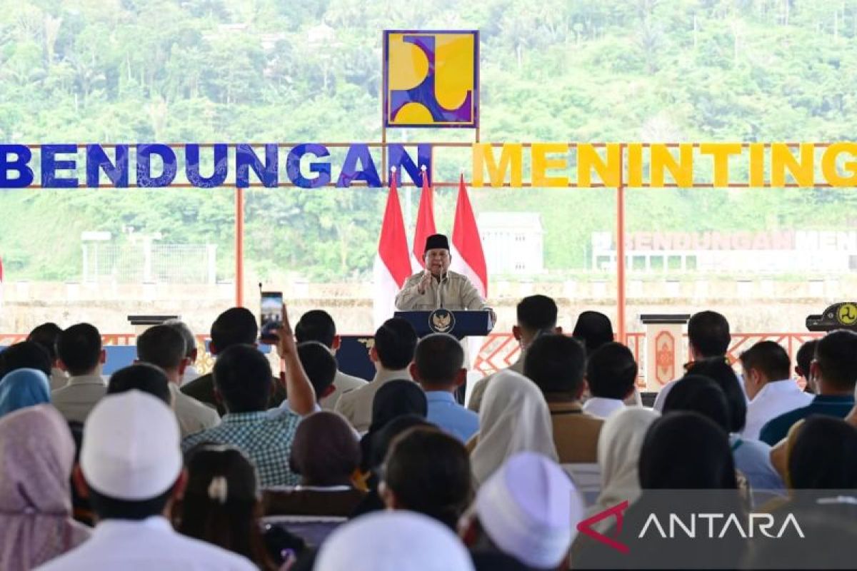 Prabowo expects five new dams to increase 1 million tons of rice
