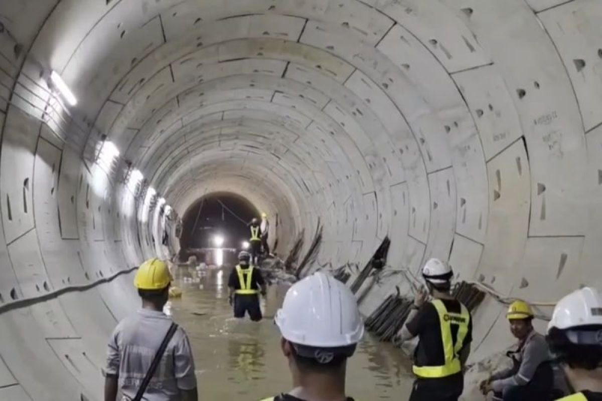 Bangkok Governor Evacuates Residents After MRT Project Causes Land Subsidence