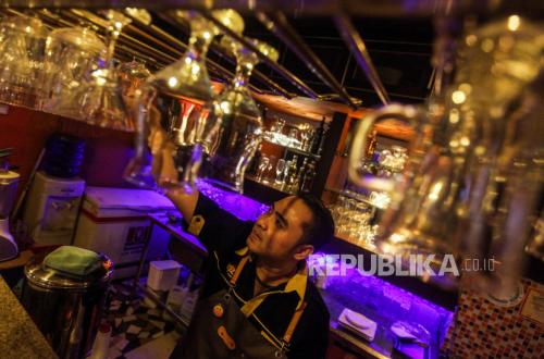 Islamic Groups Protest Bekasi Regency's Plan to Revise Bylaw Banning Discotheques and Massage Parlours