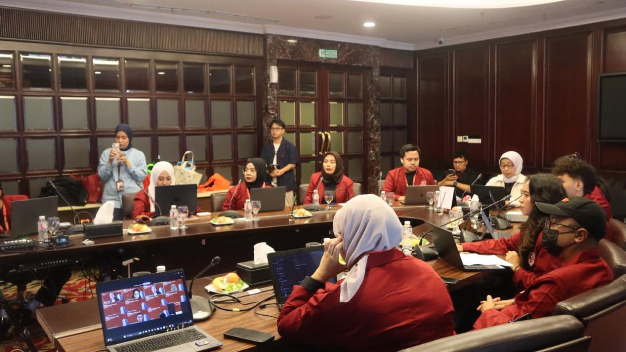 Bakrie University Webinar Discusses Rampant AI and Social Media Surveillance