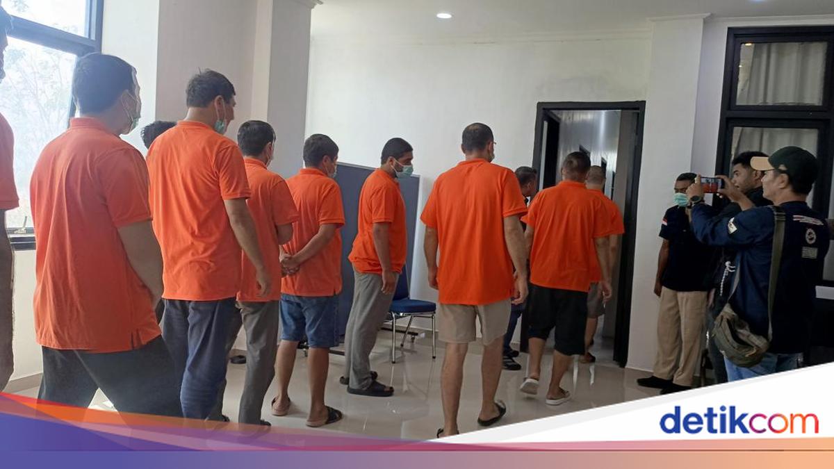 16 Uzbek Nationals Stranded on Alor Beach, Suspected Victims of Human Trafficking