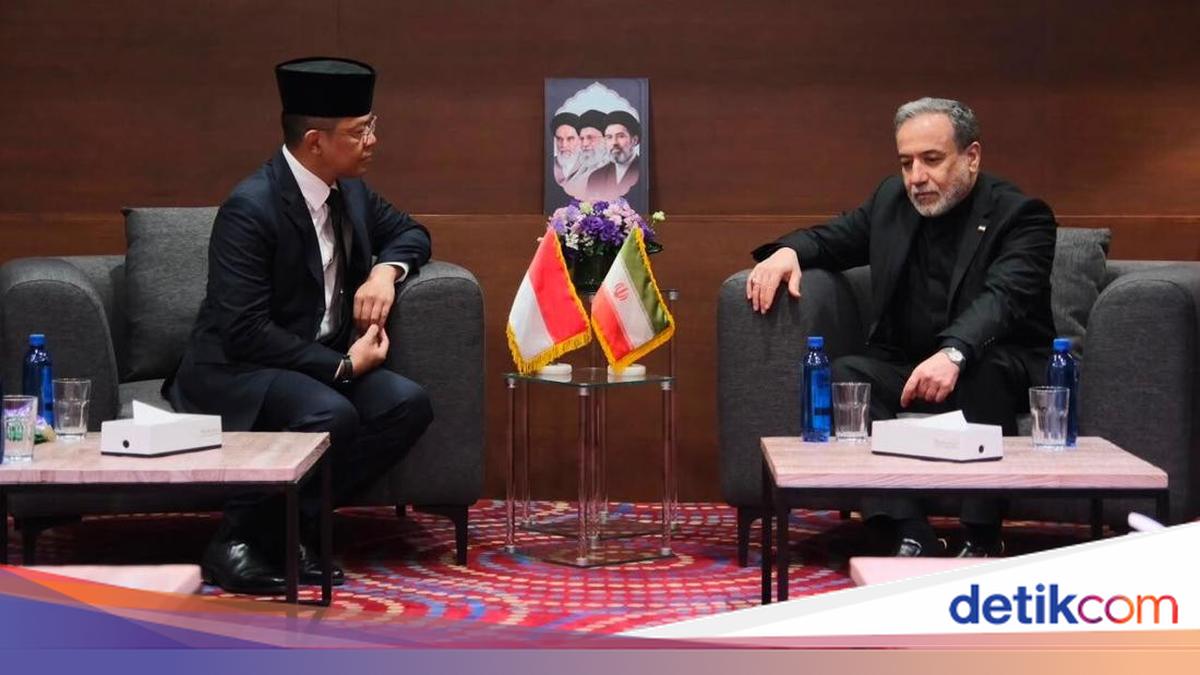 Indonesian Foreign Minister Meets Iranian Counterpart at Ali Khamenei's Funeral