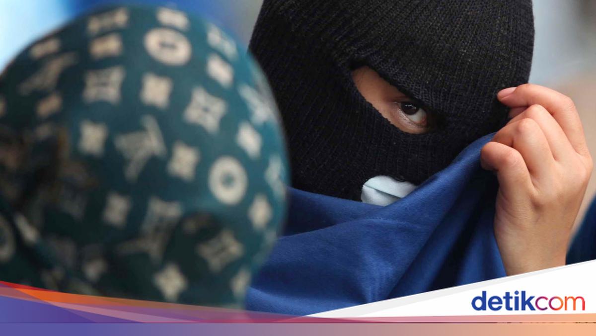Four Extorting Angkot Drivers and Traders in Serang Industrial Estate