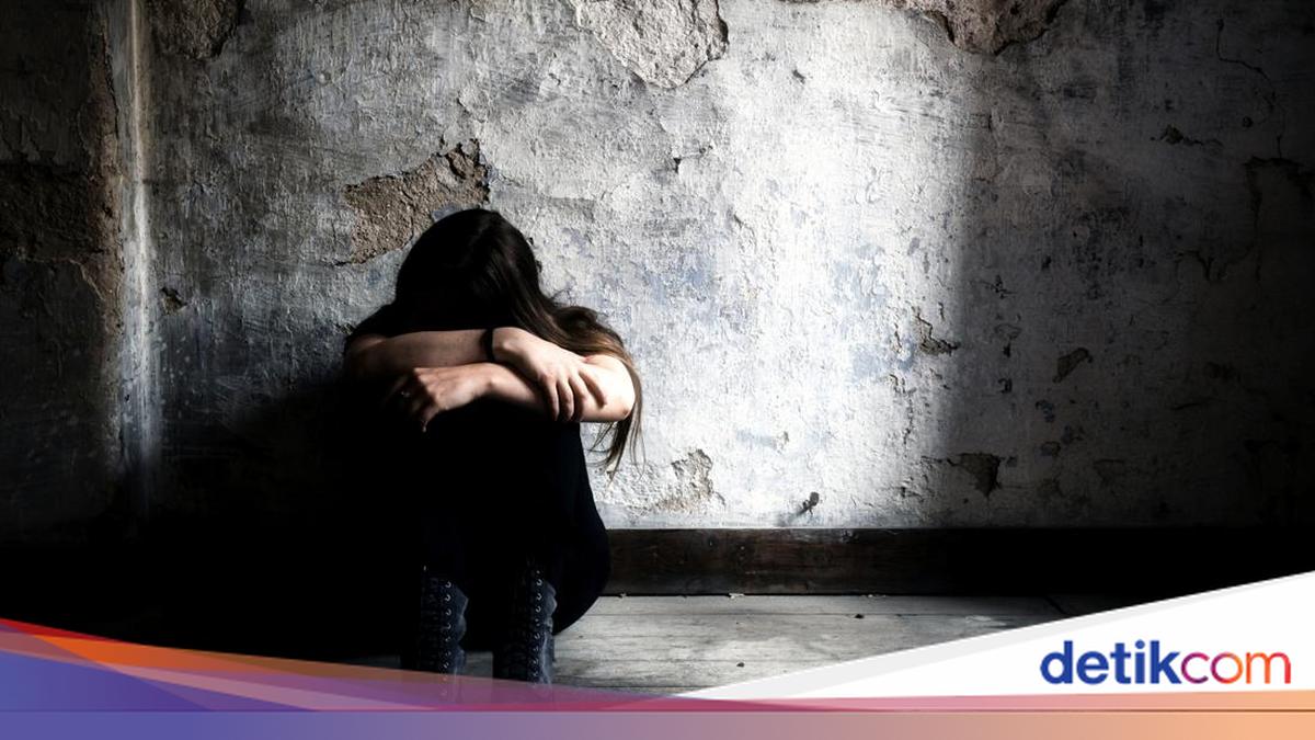 Bantul Boy Hides in Ceiling to Avoid Being Taken to Rehabilitation Centre