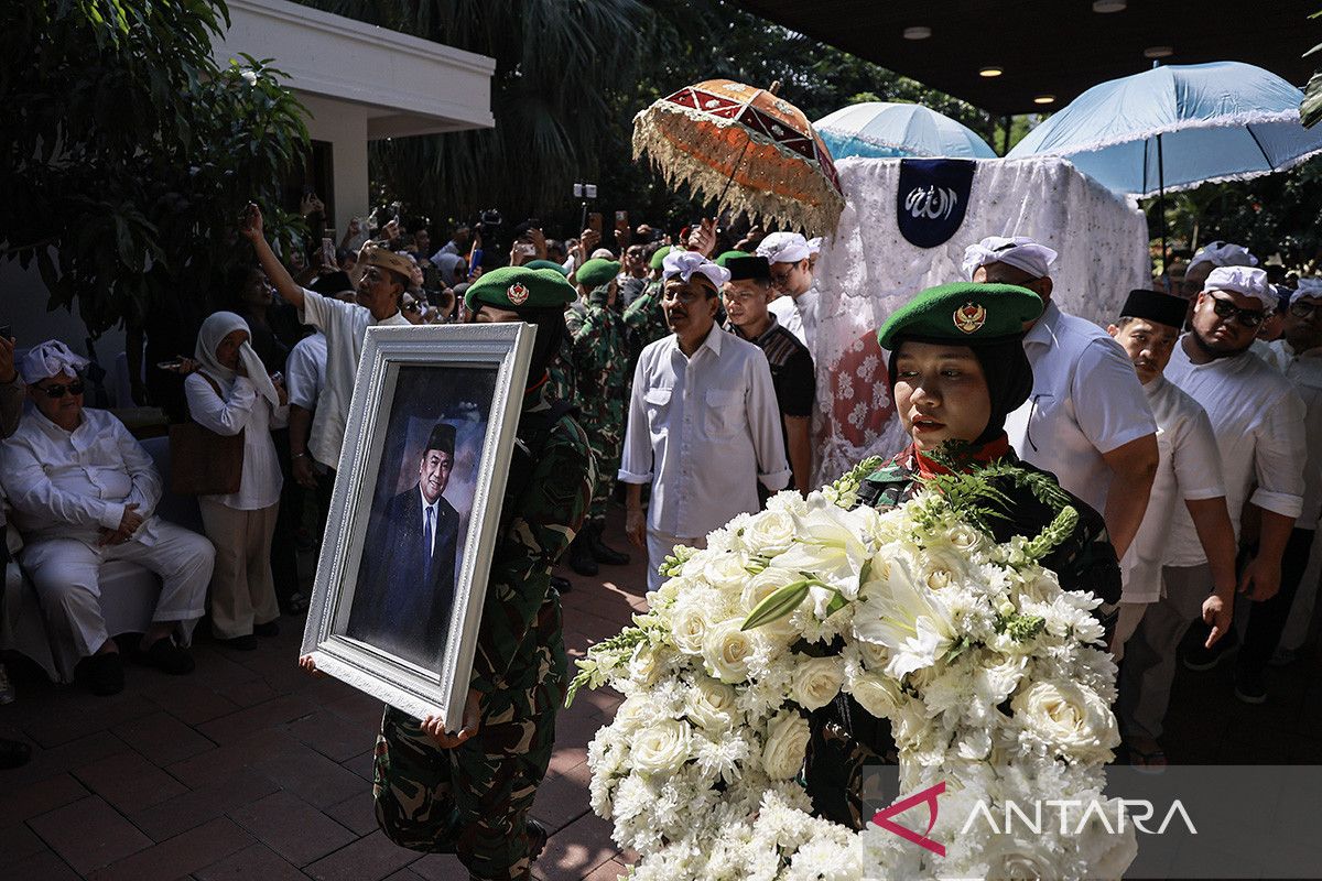 Yesterday: Condolences at Rachmat Gobel's Home and Bandung Mayor Rushed to Hospital