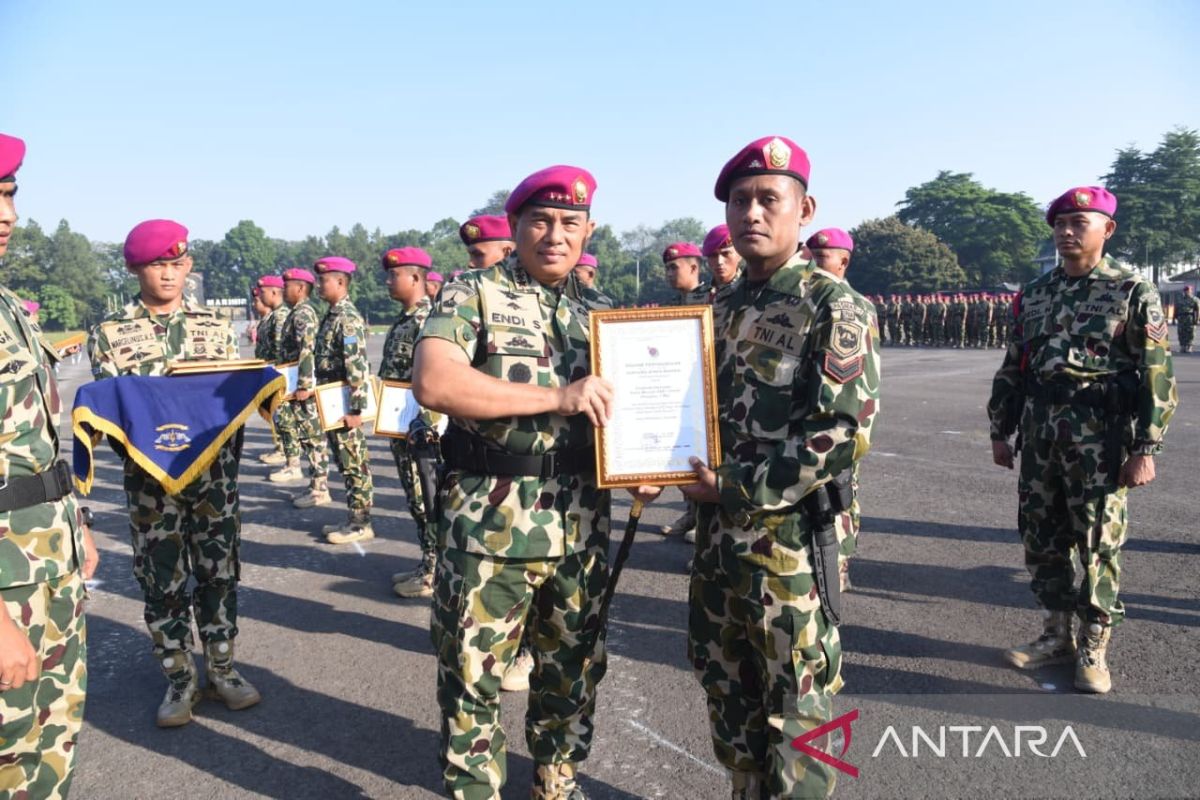 Marines Honour Soldiers for Achievements in Operation Kasuari