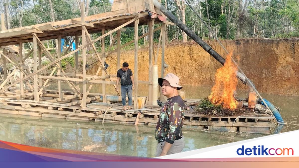 Police Crack Down on Illegal Gold Mining in Kuansing, 9 Rafts Burned