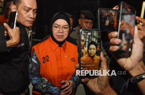 Sukoharjo Regent Appears in Detention Vest Following KPK Sting Operation