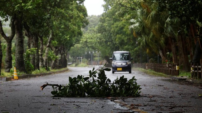 Giant Storm Hits Japan and China, Approaches Indonesia; BMKG Issues Warning
