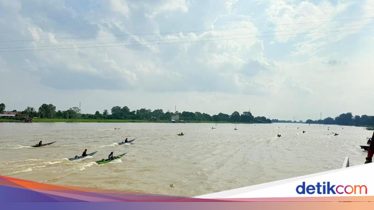 Police Support Pelalawan Boat Racing to Boost Ecotourism on Kampar River