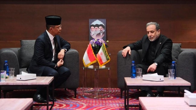 Foreign Minister Sugiono Visits Iran to Pay Respects to Khamenei