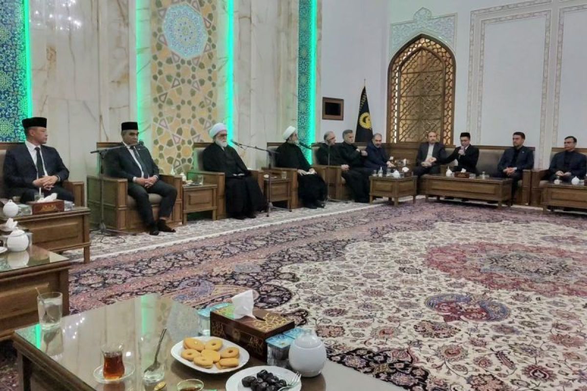 Indonesian Foreign Minister Pays Final Respects to Ali Khamenei